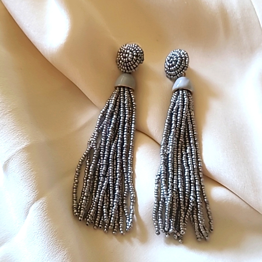 SILVER GRAY TONE BEADED TASSEL AND ENAMEL EARRINGS.